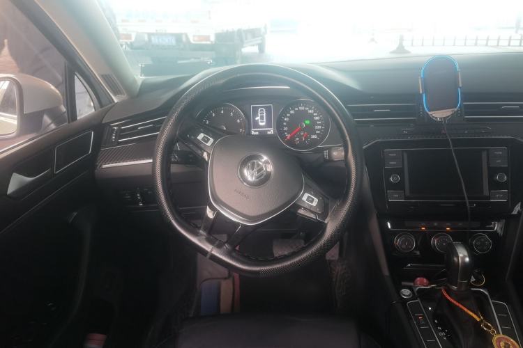 Used Volkswagen Magotan 2018 330TSI DSG Advanced Model Steering Wheel