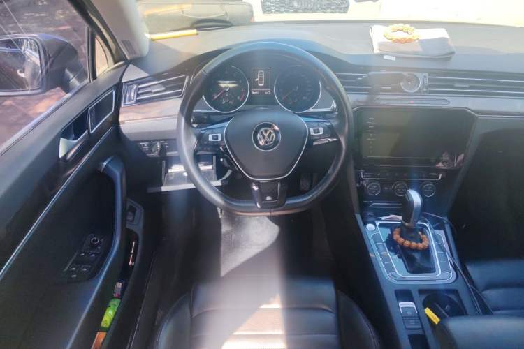 Used Volkswagen Magotan 2018 Facelift 330TSI DSG Luxury Model Steering Wheel