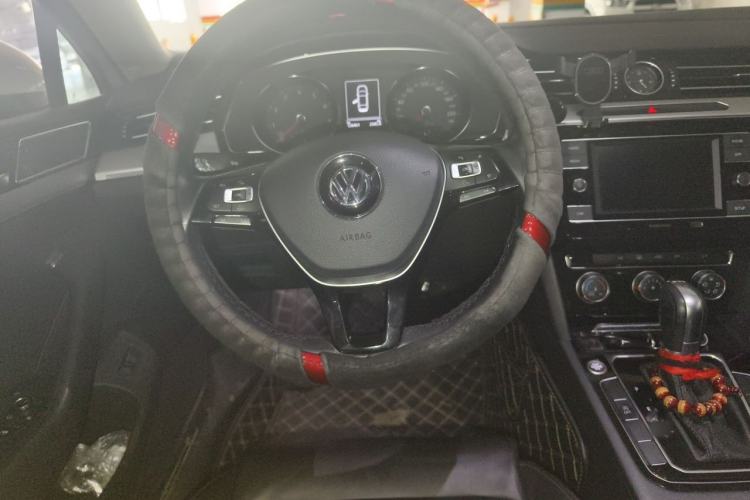 Used Volkswagen Magotan 2018 330TSI DSG Advanced Model Steering Wheel