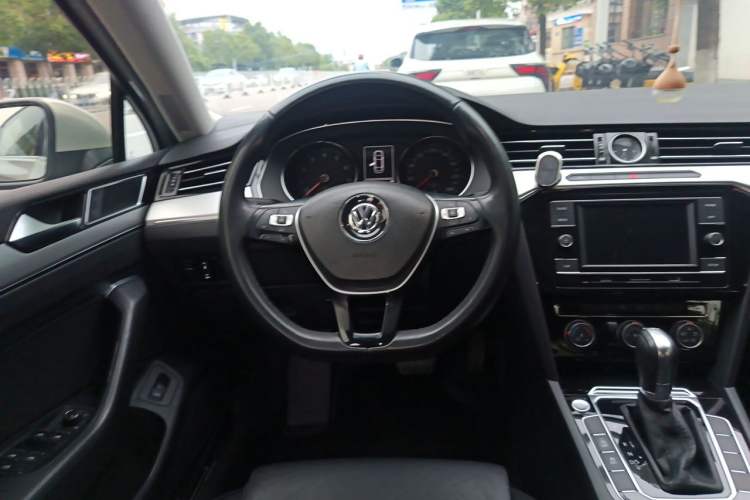 Used Volkswagen Magotan 2018 330TSI DSG Advanced Model Steering Wheel