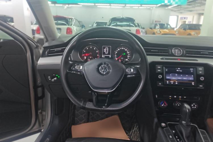 Used Volkswagen Magotan 2018 330TSI DSG Advanced Model Steering Wheel