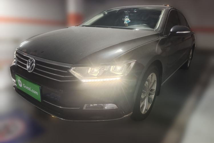 Used Volkswagen Magotan 2019 330TSI DSG Luxury Model China V Standard Guazi used car, China used car export, Used car for sale, Used cars, Cheapest cars for sale