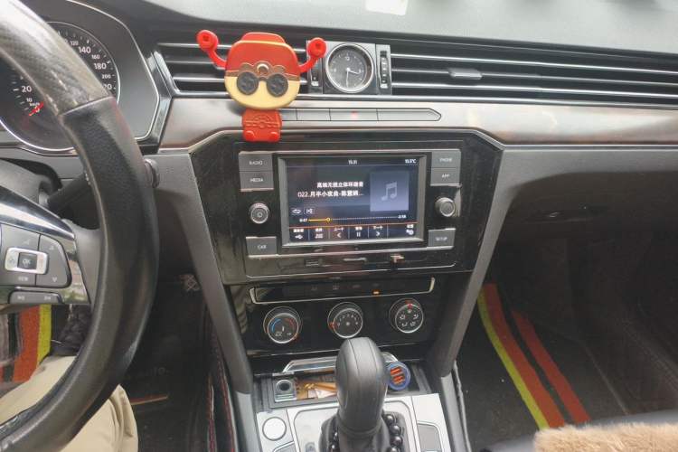 Used Volkswagen Magotan 2019 330TSI DSG Leading Model China VI Standard Audio And AC Panel