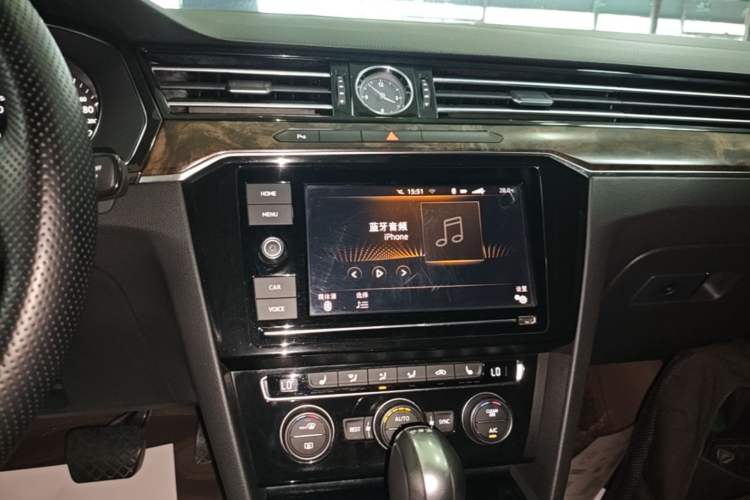 Used Volkswagen Magotan 2019 330TSI DSG Luxury Version China VI Standard Audio And AC Panel