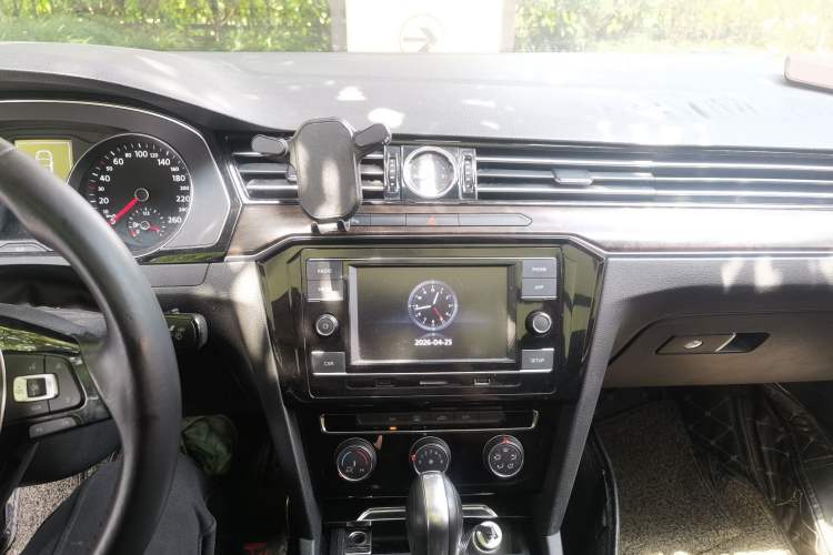 Used Volkswagen Magotan 2019 330TSI DSG Leading Model China VI Standard Audio And AC Panel