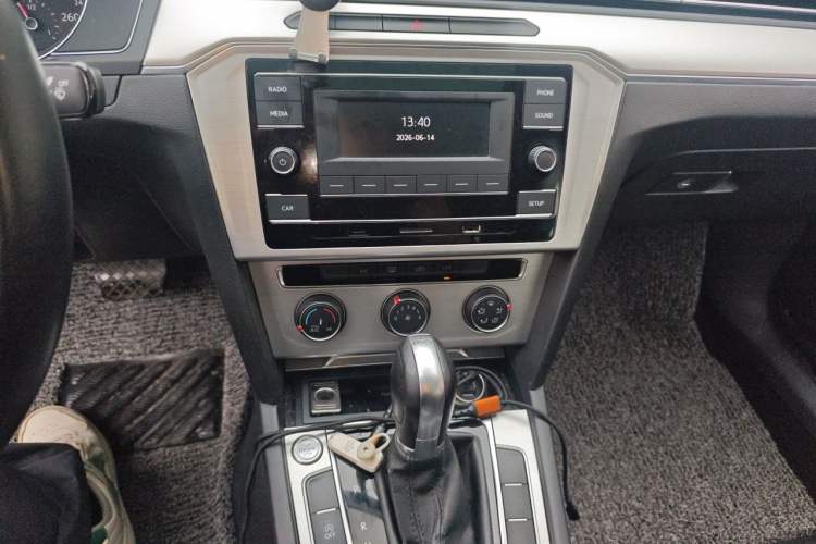 Used Volkswagen Magotan 2019 280TSI DSG Comfort Model China VI Standard Audio And AC Panel