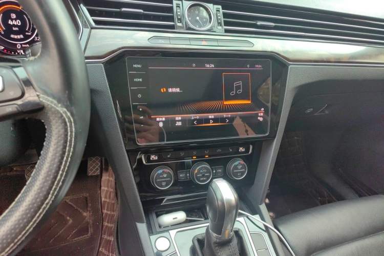 Used Volkswagen Magotan 2019 330TSI DSG Luxury Version China VI Standard Audio And AC Panel