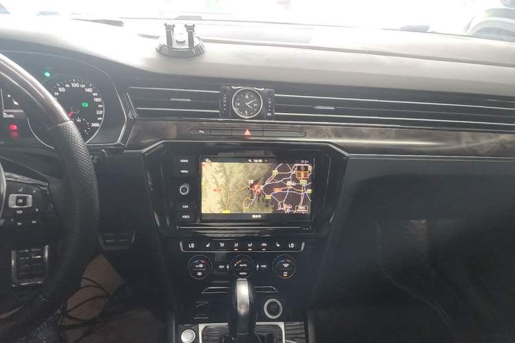 Used Volkswagen Magotan 2019 330TSI DSG Luxury Model China V Standard Audio And AC Panel