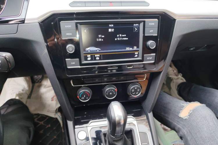 Used Volkswagen Magotan 2019 330TSI DSG Leading Model China VI Standard Audio And AC Panel