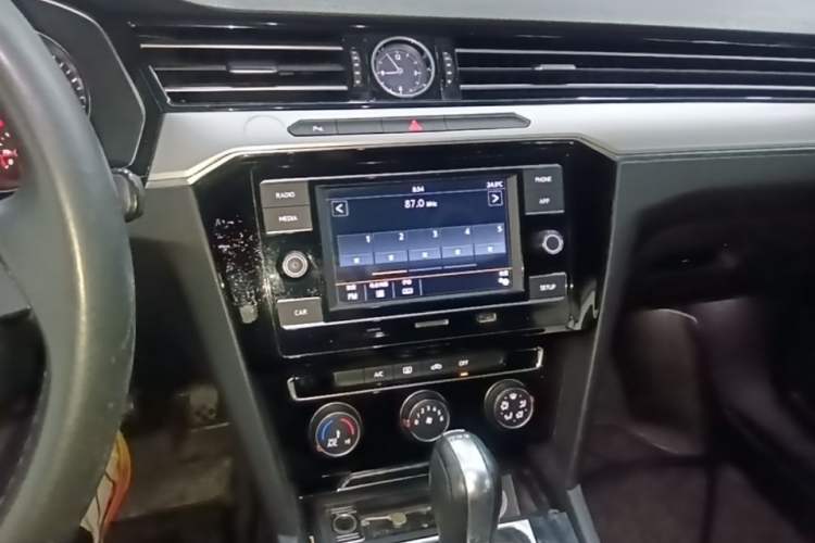 Used Volkswagen Magotan 2019 330TSI DSG Leading Edition China V Standard Audio And AC Panel