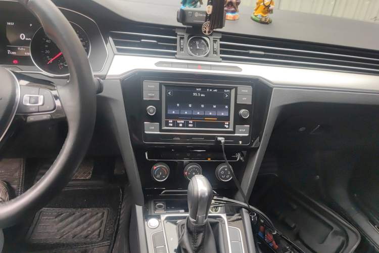 Used Volkswagen Magotan 2019 330TSI DSG Leading Edition China V Standard Audio And AC Panel