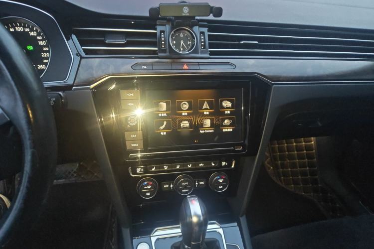 Used Volkswagen Magotan 2019 330TSI DSG Luxury Model China V Standard Audio And AC Panel