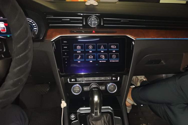 Used Volkswagen Magotan 2019 330TSI DSG Luxury Model China V Standard Audio And AC Panel