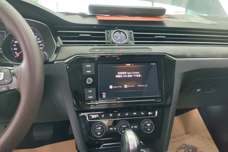 Used Volkswagen Magotan 2019 330TSI DSG Luxury Model China V Standard Audio And AC Panel