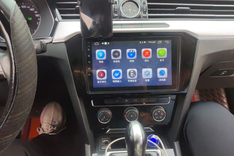 Used Volkswagen Magotan 2019 330TSI DSG Leading Model China VI Standard Audio And AC Panel