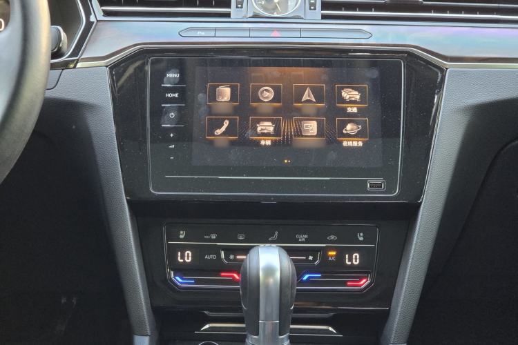 Used Volkswagen Magotan 2019 330TSI DSG Luxury Model China V Standard Audio And AC Panel