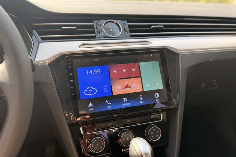Used Volkswagen Magotan 2019 330TSI DSG Leading Model China VI Standard Audio And AC Panel
