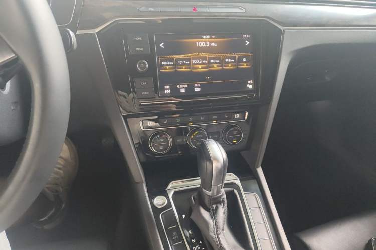 Used Volkswagen Magotan 2019 330TSI DSG Luxury Model China V Standard Audio And AC Panel