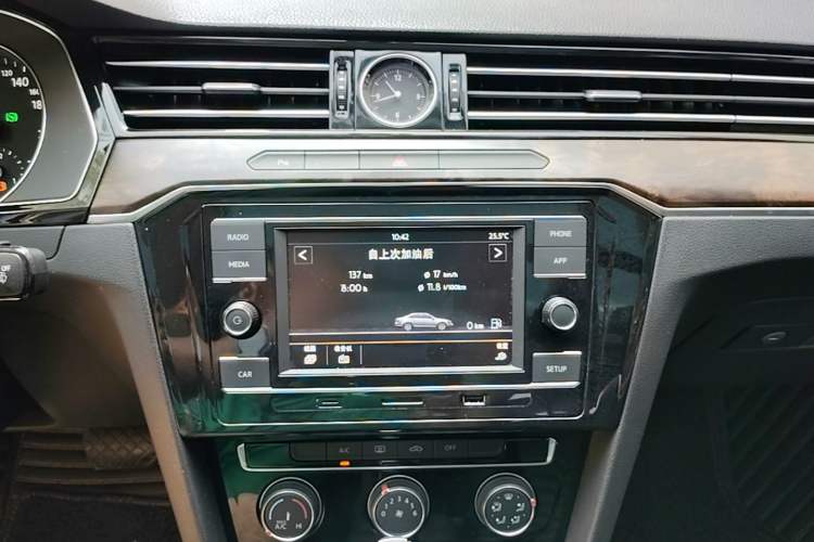 Used Volkswagen Magotan 2019 330TSI DSG Leading Model China VI Standard Audio And AC Panel