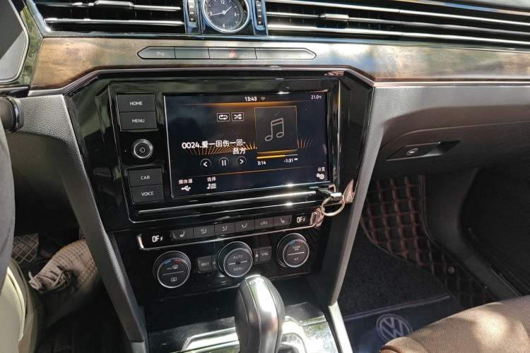 Used Volkswagen Magotan 2019 330TSI DSG Luxury Version China VI Standard Audio And AC Panel