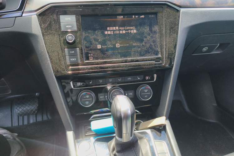 Used Volkswagen Magotan 2019 330TSI DSG Luxury Version China VI Standard Audio And AC Panel
