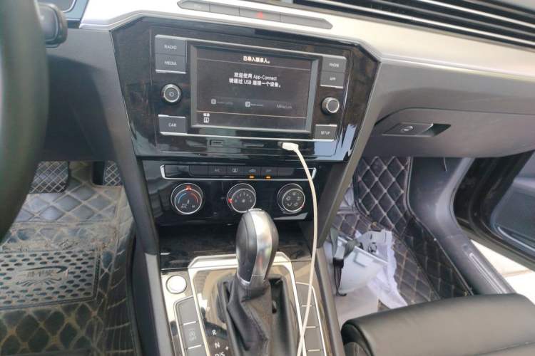 Used Volkswagen Magotan 2019 330TSI DSG Leading Model China VI Standard Audio And AC Panel