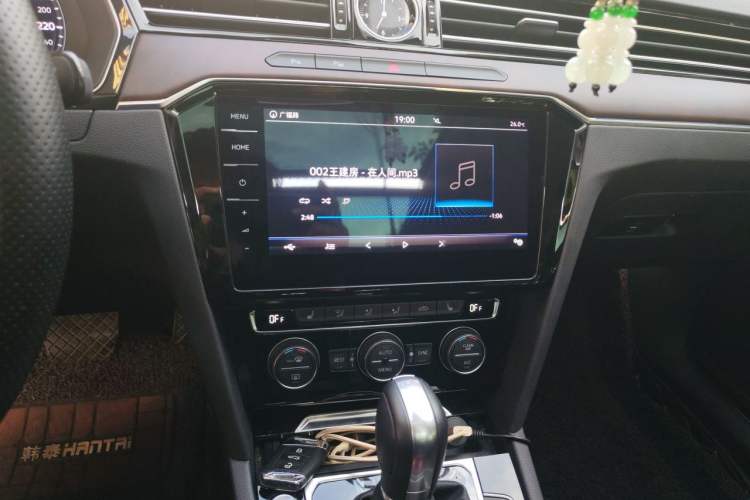 Used Volkswagen Magotan 2019 330TSI DSG Luxury Model China V Standard Audio And AC Panel