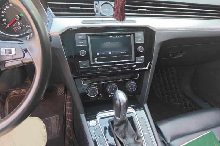 Used Volkswagen Magotan 2019 330TSI DSG Leading Model China VI Standard Audio And AC Panel