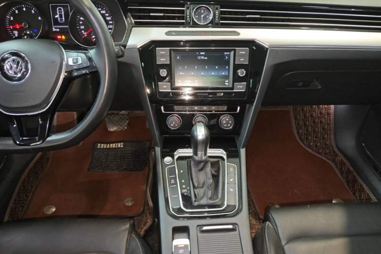 Used Volkswagen Magotan 2019 330TSI DSG Leading Edition China V Standard Audio And AC Panel