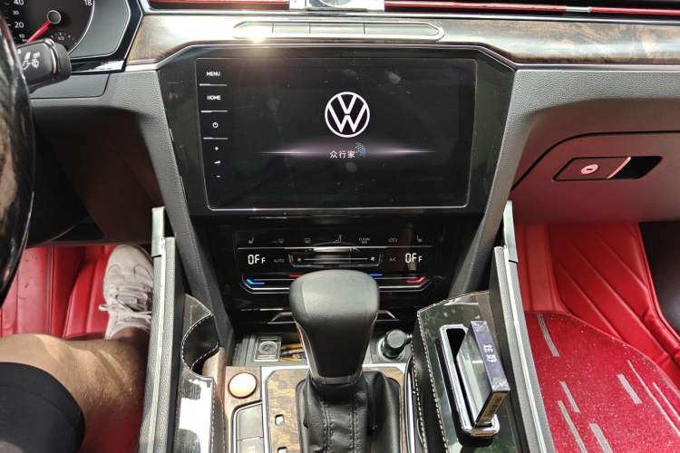 Used Volkswagen Magotan 2019 330TSI DSG Leading Model China VI Standard Audio And AC Panel