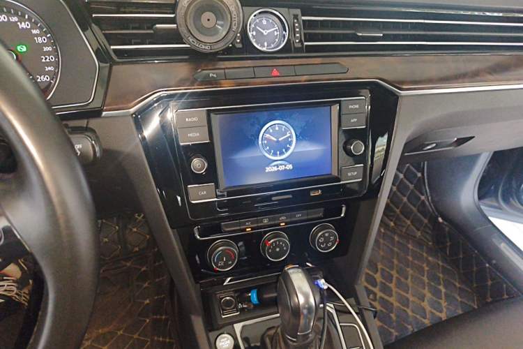 Used Volkswagen Magotan 2019 330TSI DSG Leading Model China VI Standard Audio And AC Panel