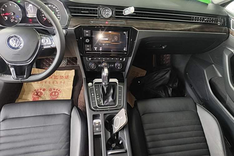 Used Volkswagen Magotan 2019 380TSI DSG Luxury Version China VI Standard Audio And AC Panel