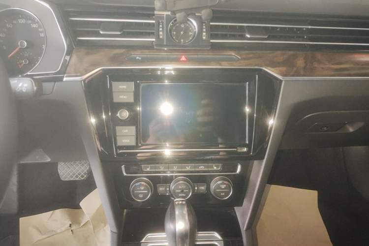 Used Volkswagen Magotan 2019 380TSI DSG Luxury Version China VI Standard Audio And AC Panel