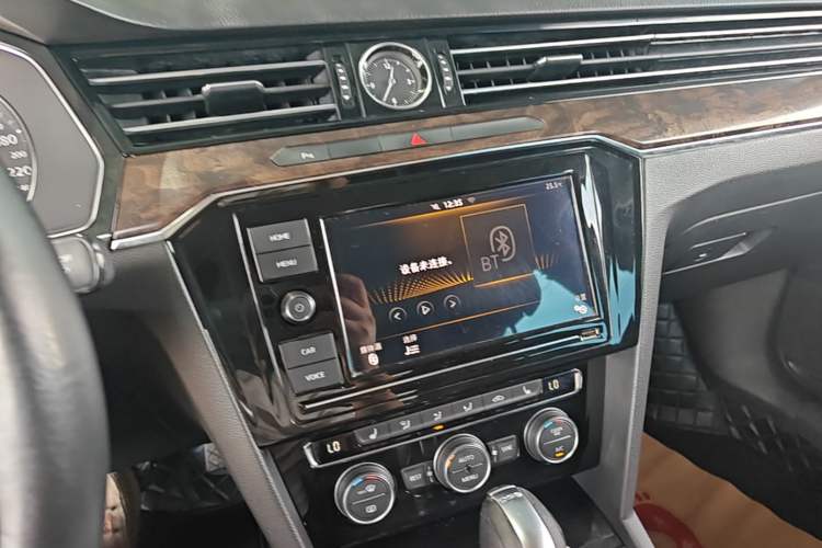 Used Volkswagen Magotan 2019 330TSI DSG Luxury Version China VI Standard Audio And AC Panel