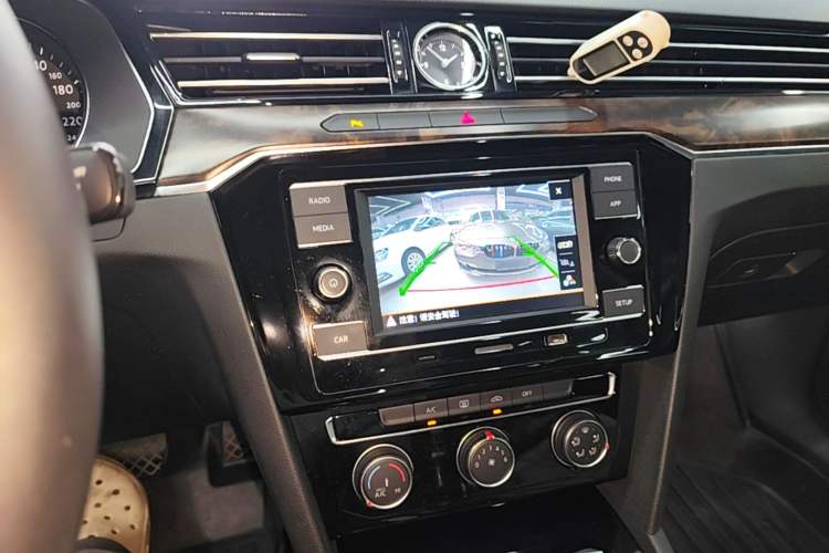 Used Volkswagen Magotan 2019 330TSI DSG Leading Model China VI Standard Audio And AC Panel