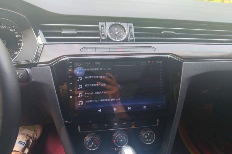 Used Volkswagen Magotan 2019 330TSI DSG Leading Model China VI Standard Audio And AC Panel