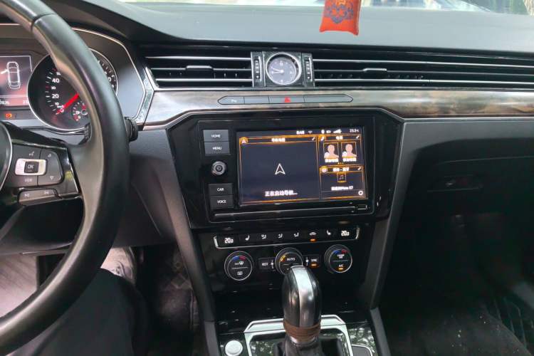 Used Volkswagen Magotan 2019 330TSI DSG Luxury Version China VI Standard Audio And AC Panel