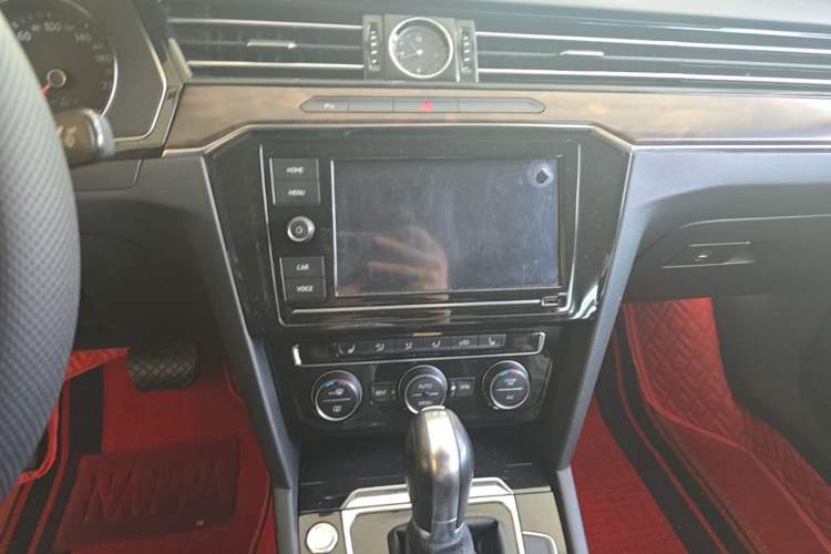 Used Volkswagen Magotan 2019 330TSI DSG Luxury Version China VI Standard Audio And AC Panel
