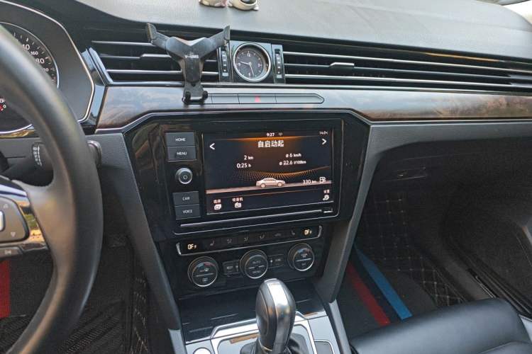Used Volkswagen Magotan 2019 330TSI DSG Luxury Version China VI Standard Audio And AC Panel