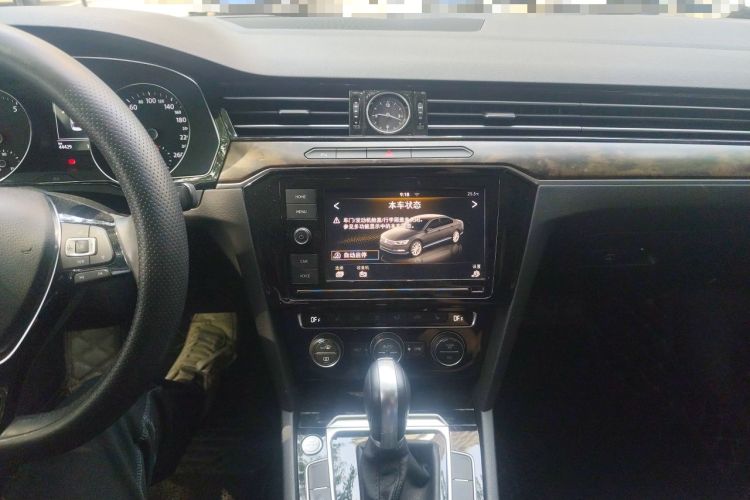 Used Volkswagen Magotan 2019 330TSI DSG Luxury Version China VI Standard Audio And AC Panel