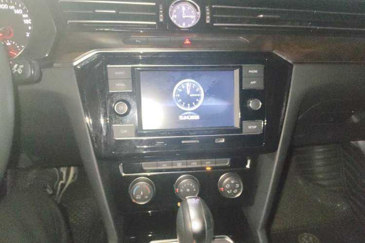 Used Volkswagen Magotan 2019 330TSI DSG Leading Model China VI Standard Audio And AC Panel