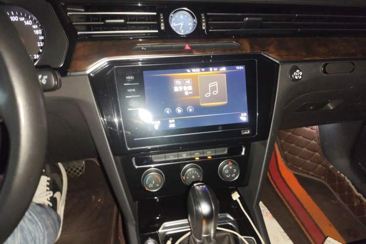 Used Volkswagen Magotan 2019 330TSI DSG Leading Model China VI Standard Audio And AC Panel