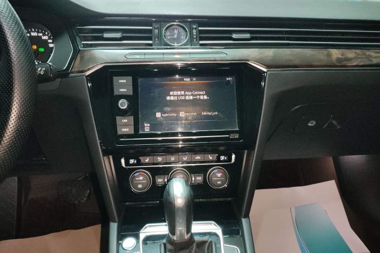 Used Volkswagen Magotan 2019 330TSI DSG Luxury Version China VI Standard Audio And AC Panel