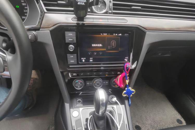 Used Volkswagen Magotan 2019 330TSI DSG Luxury Version China VI Standard Audio And AC Panel