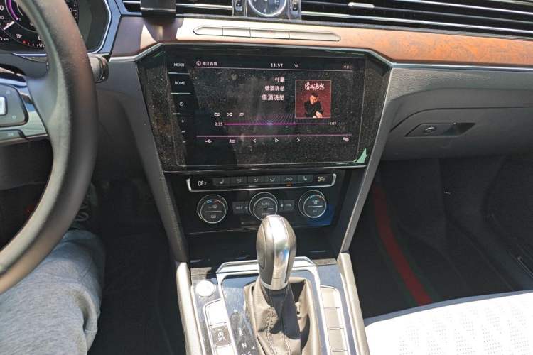 Used Volkswagen Magotan 2019 330TSI DSG Luxury Model China V Standard Audio And AC Panel