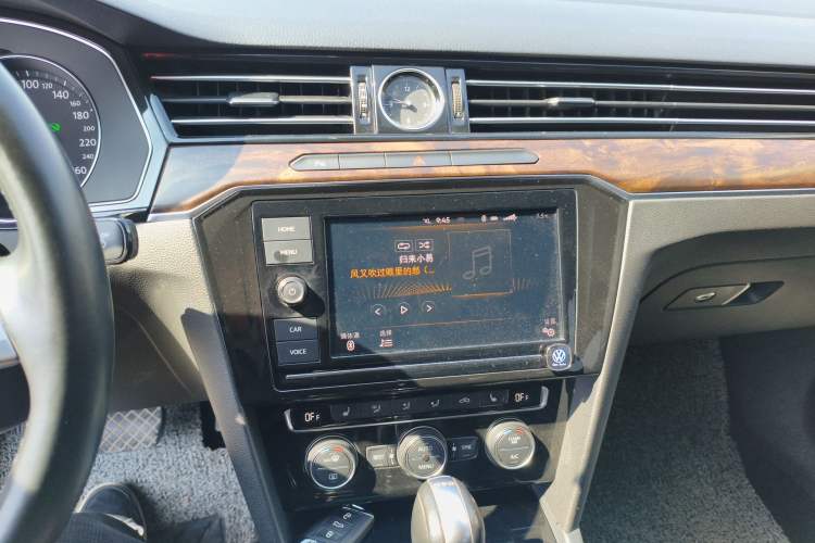 Used Volkswagen Magotan 2019 330TSI DSG Luxury Model China V Standard Audio And AC Panel