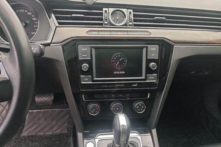 Used Volkswagen Magotan 2019 330TSI DSG Leading Model China VI Standard Audio And AC Panel