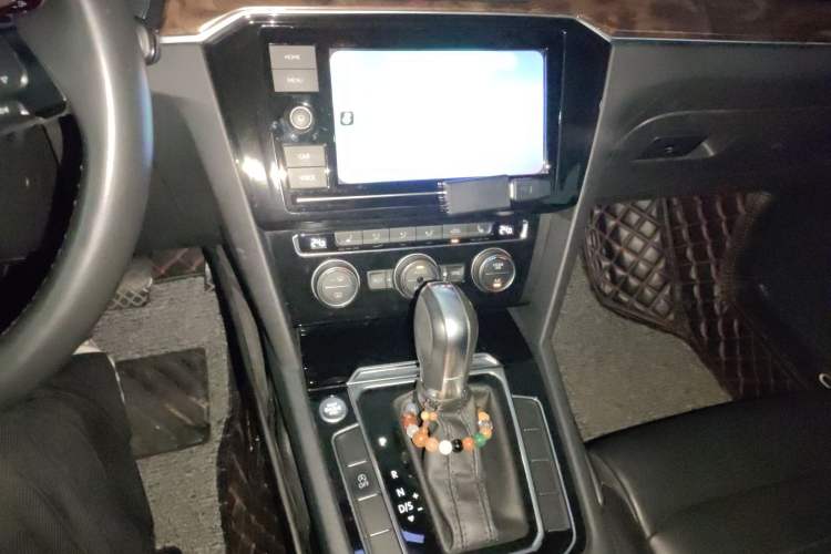 Used Volkswagen Magotan 2019 330TSI DSG Luxury Version China VI Standard Audio And AC Panel