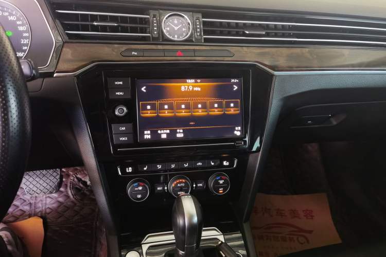 Used Volkswagen Magotan 2019 380TSI DSG Luxury Model China V Standard Audio And AC Panel