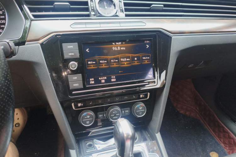 Used Volkswagen Magotan 2019 330TSI DSG Leading Model China VI Standard Audio And AC Panel